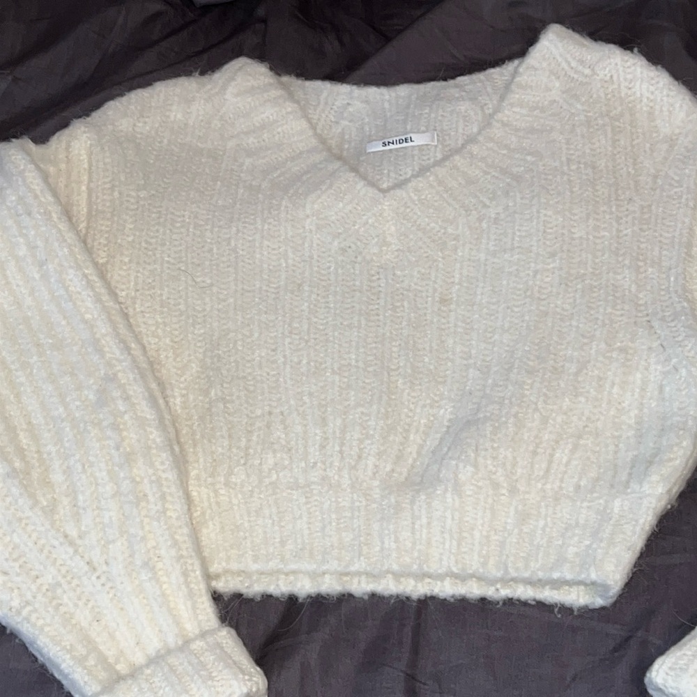 Vneck cropped one-size-fits-all sweater